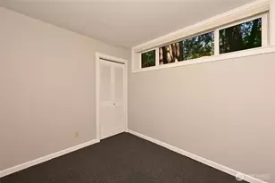5212 W Mercer Pl, Mercer Island, WA 98040 - Photo 23
