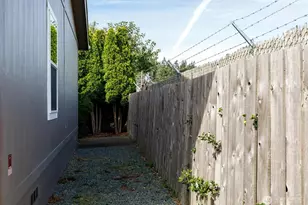 225 NE Ernst St, Oak Harbor, WA 98277 - Photo 21
