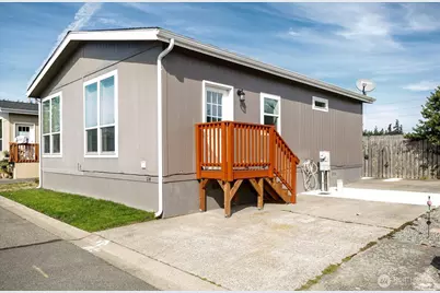 225 NE Ernst Street #114, Oak Harbor, WA 98277 - Photo 3