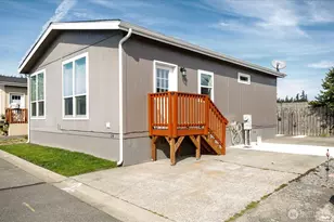 225 NE Ernst St, Oak Harbor, WA 98277 - Photo 3