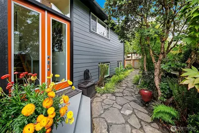 2137 N 86th Street, Seattle, WA 98103 - Photo 3