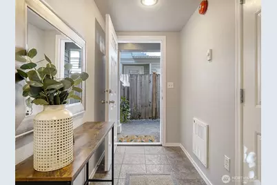 8529 Midvale Avenue N #C, Seattle, WA 98103 - Photo 3