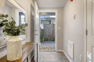 8529 Midvale Ave N, Seattle, WA 98103 - Photo 3