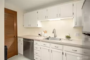 301 22nd Ave E, Seattle, WA 98112 - Photo 9