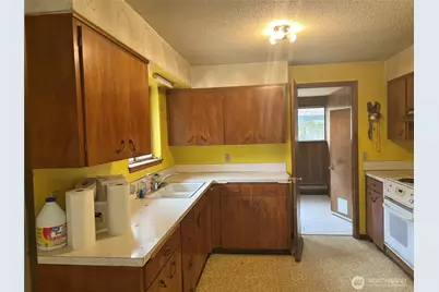 13617 Yakima Avenue S, Tacoma, WA 98444 - Photo 17