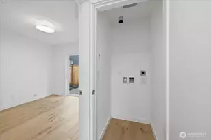 7320 11th Ave NE, Seattle, WA 98115 - Photo 5
