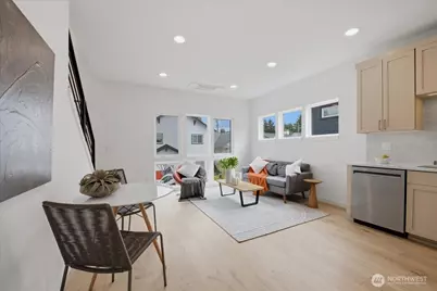 7320 11th Avenue NE, Seattle, WA 98115 - Photo 7