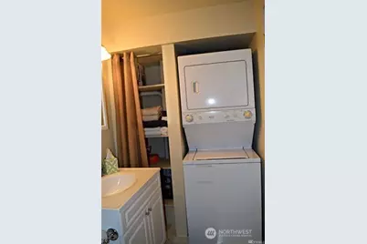 23042 NE 8th St Apt A #A, Sammamish, WA 98074 - Photo 11