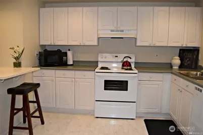 23042 NE 8th St Apt A #A, Sammamish, WA 98074 - Photo 5