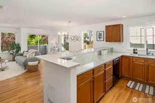 8521 Interlake Ave N, Seattle, WA 98103 - Photo 13