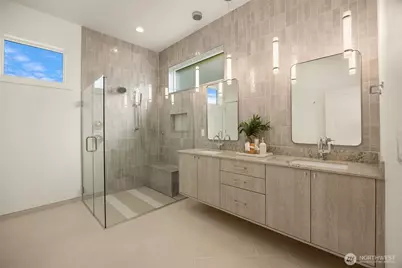 4413 2nd Avenue NE, Seattle, WA 98105 - Photo 9