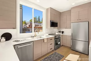 4415 2nd Ave NE, Seattle, WA 98105 - Photo 5