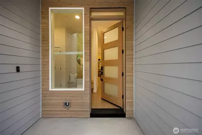 8407 NE 137th Street, Kirkland, WA 98034 - Photo 3