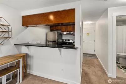 8816 Nesbit Avenue N #302, Seattle, WA 98103 - Photo 11
