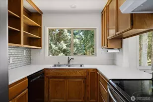 813 Hazzle Ct, Coupeville, WA 98239 - Photo 15