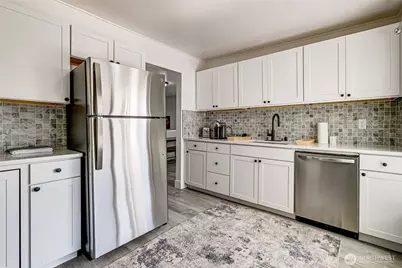 305 Meadow Avenue N, Renton, WA 98057 - Photo 7