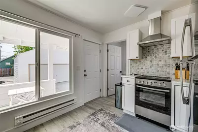 305 Meadow Avenue N, Renton, WA 98057 - Photo 9