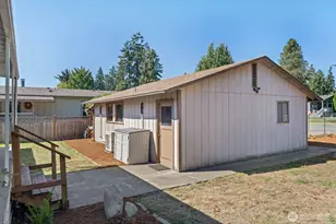 22518 Cedarview Dr E, Bonney Lake, WA 98391 - Photo 5