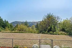 22518 Cedarview Dr E, Bonney Lake, WA 98391 - Photo 9