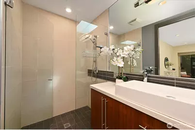 8218 2nd Avenue NE #B, Seattle, WA 98115 - Photo 19