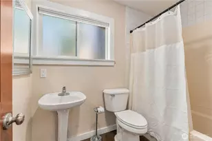 730 N 100th St, Seattle, WA 98133 - Photo 17