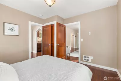 730 N 100th Street, Seattle, WA 98133 - Photo 13