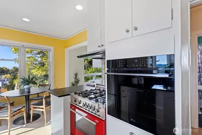 911 Yakima Avenue S, Seattle, WA 98144 - Photo 11