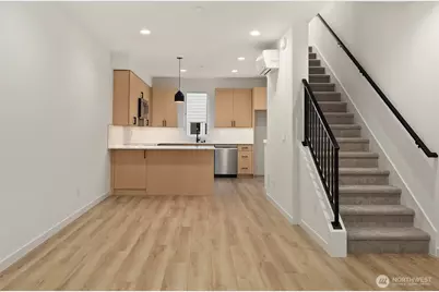 805 NE 71st Street, Seattle, WA 98115 - Photo 9