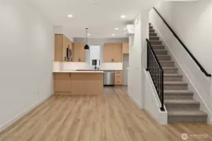 805 NE 71st St, Seattle, WA 98115 - Photo 9