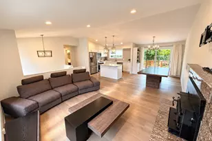 1719 N 105th St, Seattle, WA 98133 - Photo 7