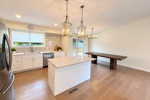 1719 N 105th St, Seattle, WA 98133 - Photo 9
