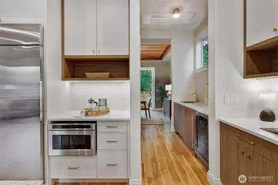 2010 McGilvra Boulevard E, Seattle, WA 98112 - Photo 9