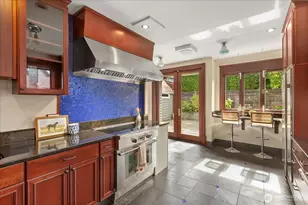 2337 N 61st St, Seattle, WA 98103 - Photo 9