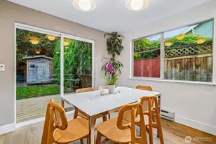811 NE 57th St, Seattle, WA 98105 - Photo 11