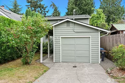 811 NE 57th Street, Seattle, WA 98105 - Photo 1