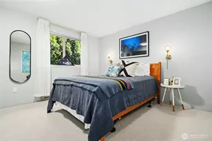 811 NE 57th St, Seattle, WA 98105 - Photo 21
