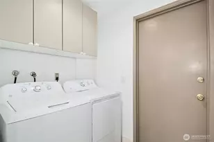 811 NE 57th St, Seattle, WA 98105 - Photo 19