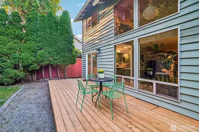 811 NE 57th Street, Seattle, WA 98105 - Photo 31
