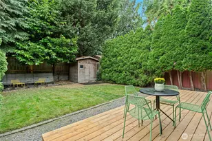 811 NE 57th St, Seattle, WA 98105 - Photo 29