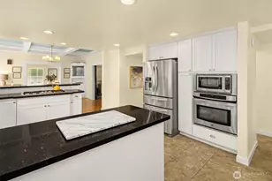 2534 NE 94th St, Seattle, WA 98115 - Photo 15