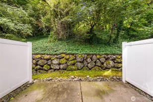 3727 S Holly Park Dr, Seattle, WA 98118 - Photo 15