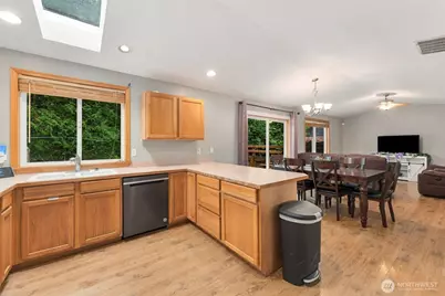 7721 Locust Avenue E, Bonney Lake, WA 98391 - Photo 5