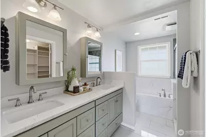 560 N 76th Street, Seattle, WA 98103 - Photo 19