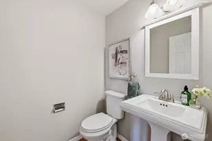 560 N 76th St, Seattle, WA 98103 - Photo 15
