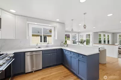 560 N 76th Street, Seattle, WA 98103 - Photo 13