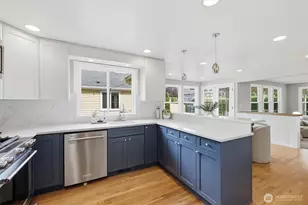 560 N 76th St, Seattle, WA 98103 - Photo 13