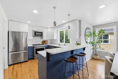 560 N 76th Street, Seattle, WA 98103 - Photo 11