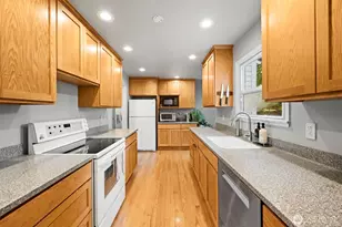 8225 22nd Pl NE, Seattle, WA 98115 - Photo 11