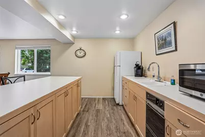 250 NW Dogwood Street #E104, Issaquah, WA 98027 - Photo 29