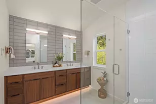 4530 NE 55th St, Seattle, WA 98105 - Photo 9